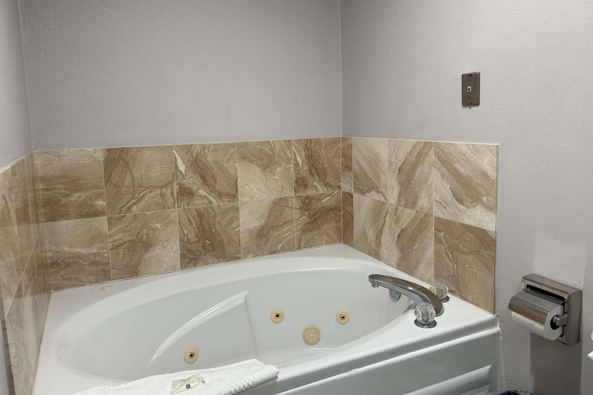 Hotel Quality & - Kingsboro 2*